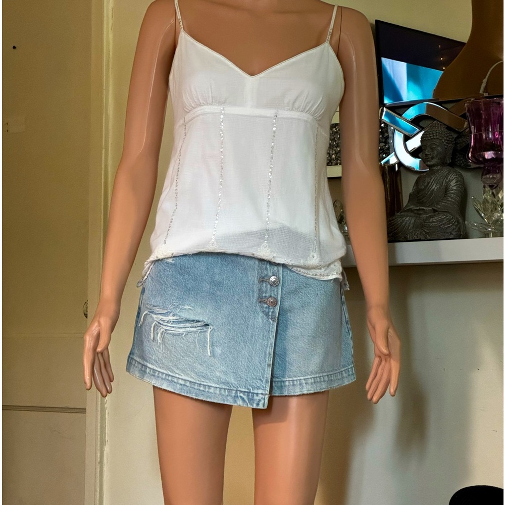 NWT- 00- American Eagle Outfitters Distressed Denim Skort